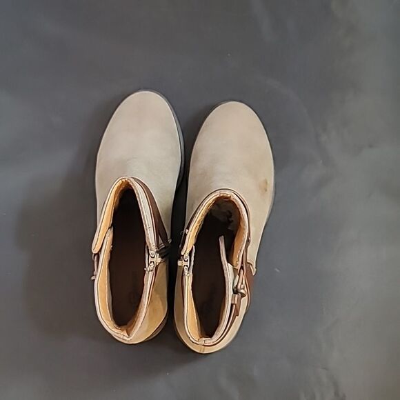 BRAND NEW I LOVE COMFORT VINTAGE ROUND TOE CROSSOVER BUCKLE STRAP ANKLE BOOTIES - Picture 10 of 16